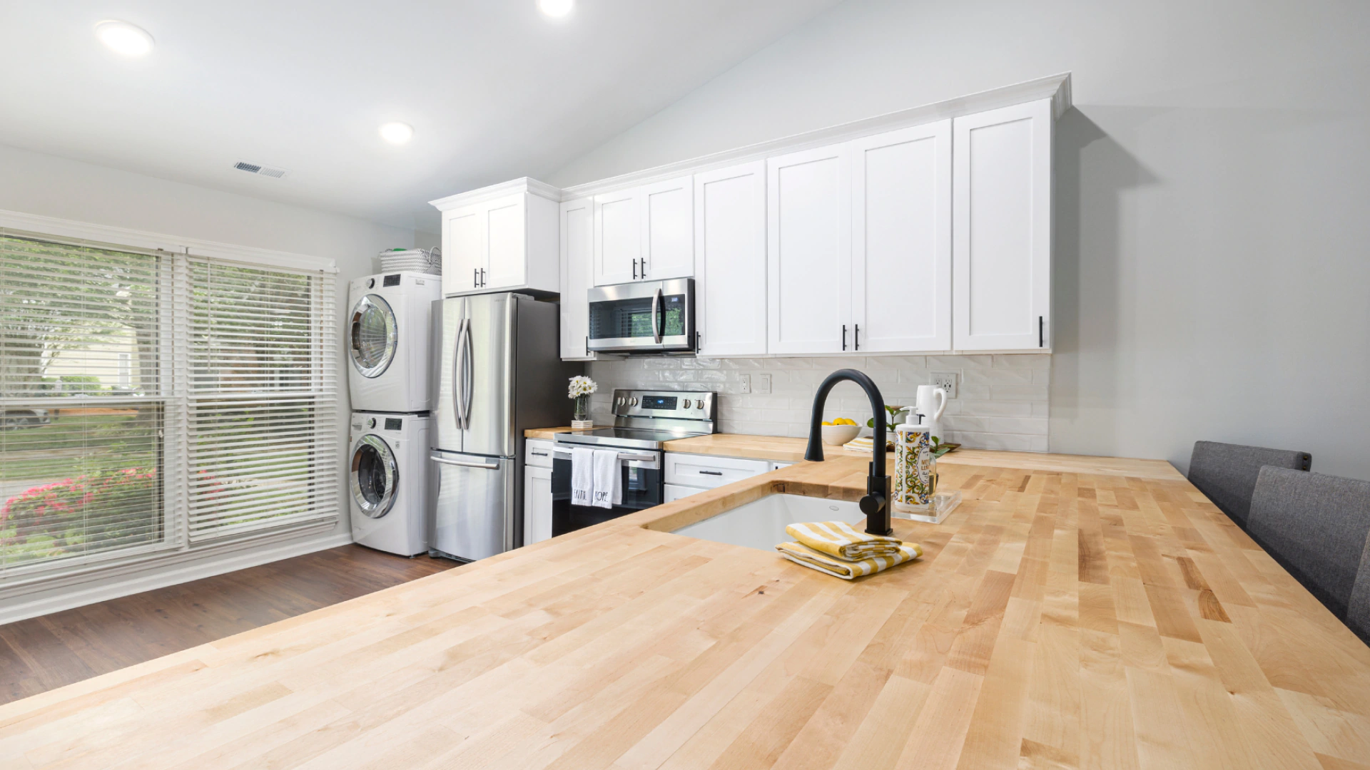 hero main background 1